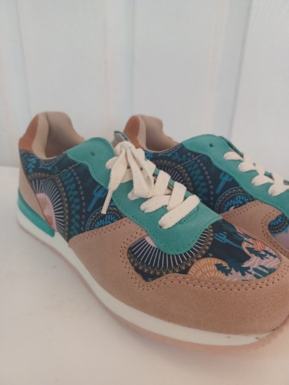 NWOB Inkkas Socorro Jogger Desert Sneakers Suede Size 10(W)/8(M)